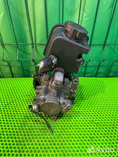 Насос гидроусилителя руля Mercedes Benz W202 W208