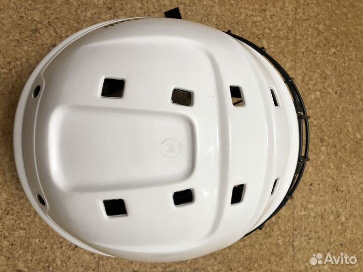 Хоккейный шлем