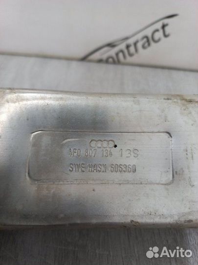 Кронштейн усилителя бампера передний правый Audi