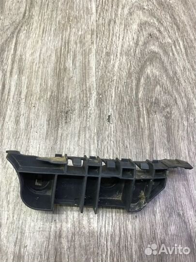 Крепление бампера переднее левое Honda Accord Vii