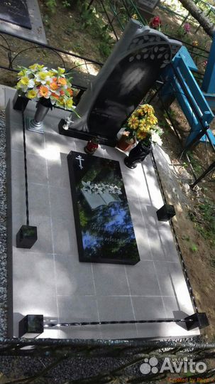 Памятники/благоустройство/подиумы/оградки/вазы