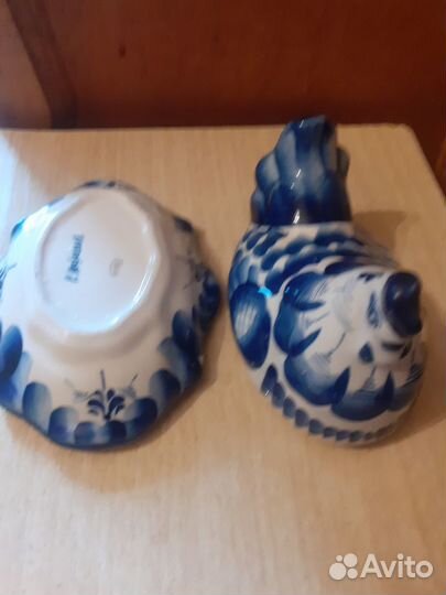 Блюдо с крышкой ввиде курицы,Гжель