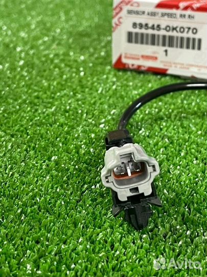 Датчик скорости задний правый Toyota Hilux