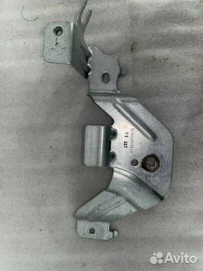 Кронштейн (крепление) левый Mercedes-Benz M-Класс