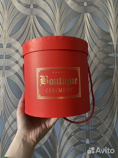 Подарочная коробка круглая красная