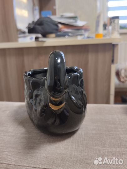 Кашпо горшок для цветов лебеди