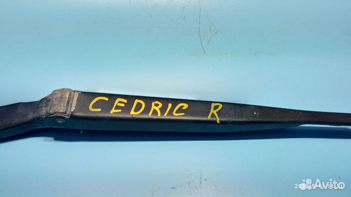 Поводок стеклоочистителя правый Nissan Cedric Y31