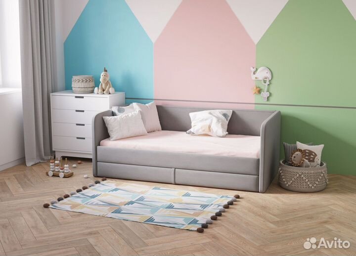 Детская кровать с бортиком