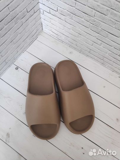 Тапочки шлепанцы в стиле adidas yeezy slide