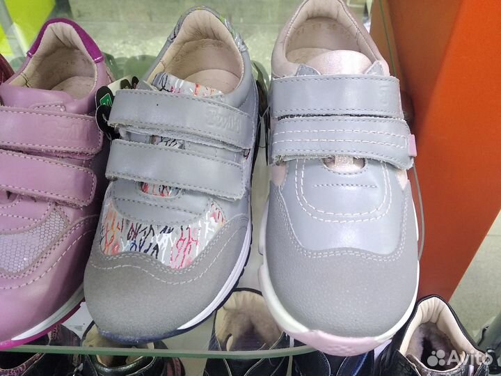 Кроссовки для девочки