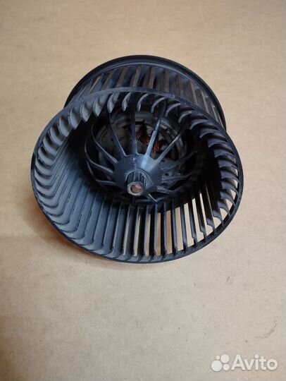 Моторчик (печки) отопителя Ford Focus 3