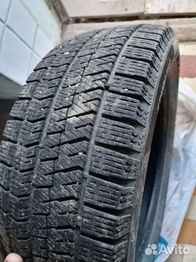 Bridgestone Blizzak Ice 215/55 R17