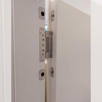 Установка межкомнатных дверей Белвуд