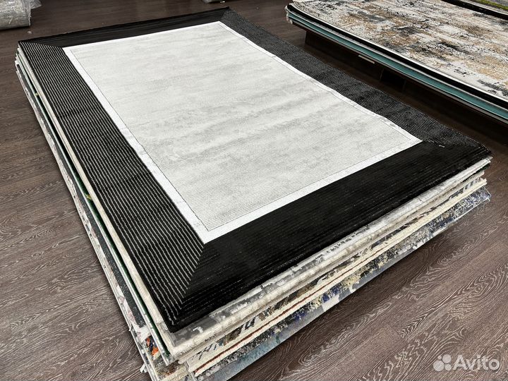 Ковер новый черный 200х290см