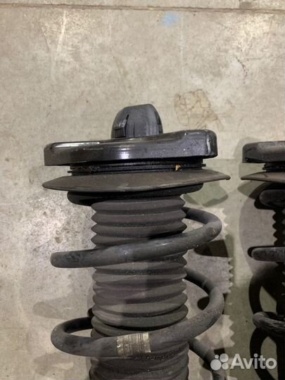 Стойки передние с пружинами передние Mercedes-Benz