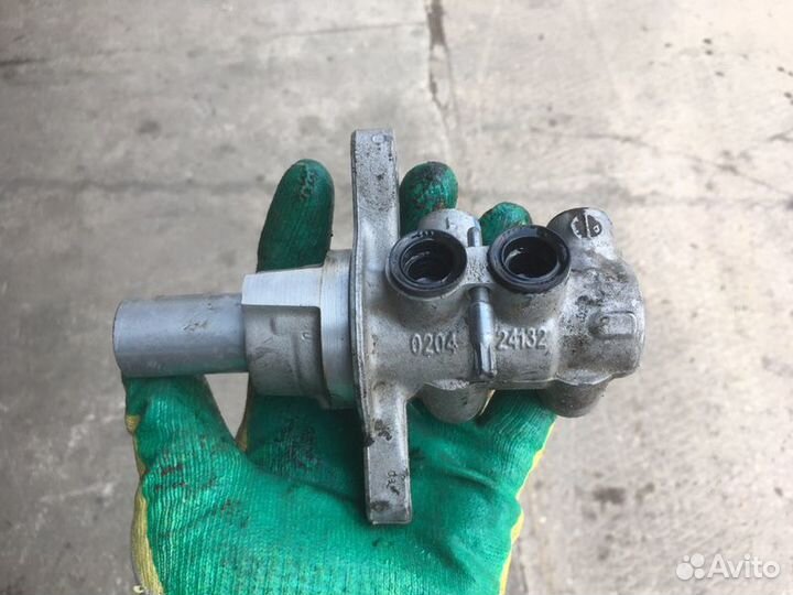 Главный тормозной цилиндр Ford Transit