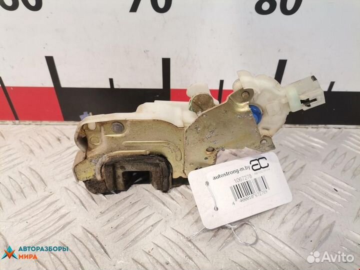 Замок двери передней левой Subaru Legacy 2 1996