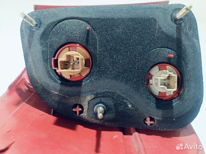 Фонарь задний правый Toyota Vista Ardeo ZZV50