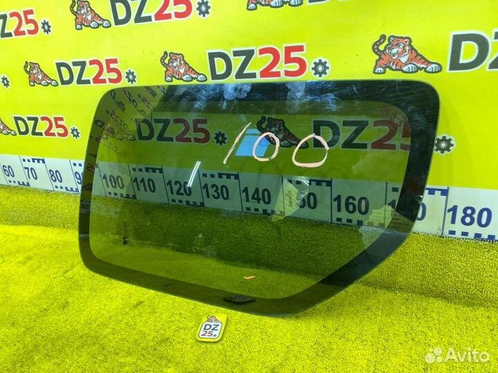 Стекло собачника заднее правое Suzuki Jimny 145109