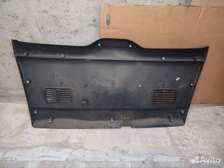 Задняя панель багажника