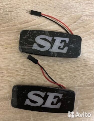 Led поворотники в крылья с надписью SE