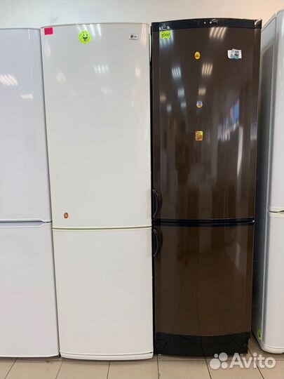 Холодильник двухкамерный большой маленький