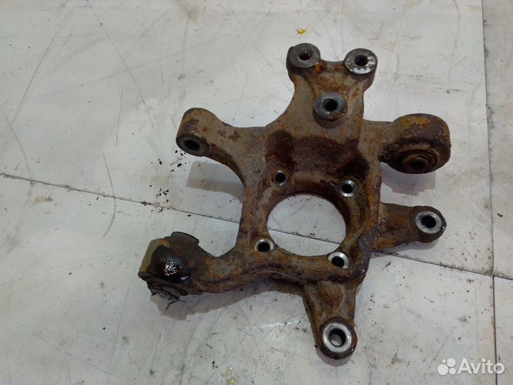 Кулак поворотный задний правый 4WD 2.4