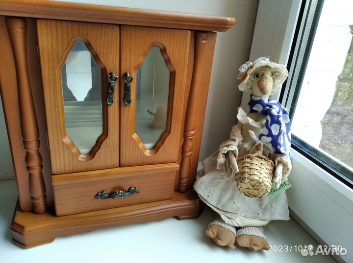 Шкатулка для украшений новая, подарок