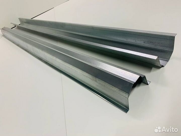 Пороги Toyota Crown 140