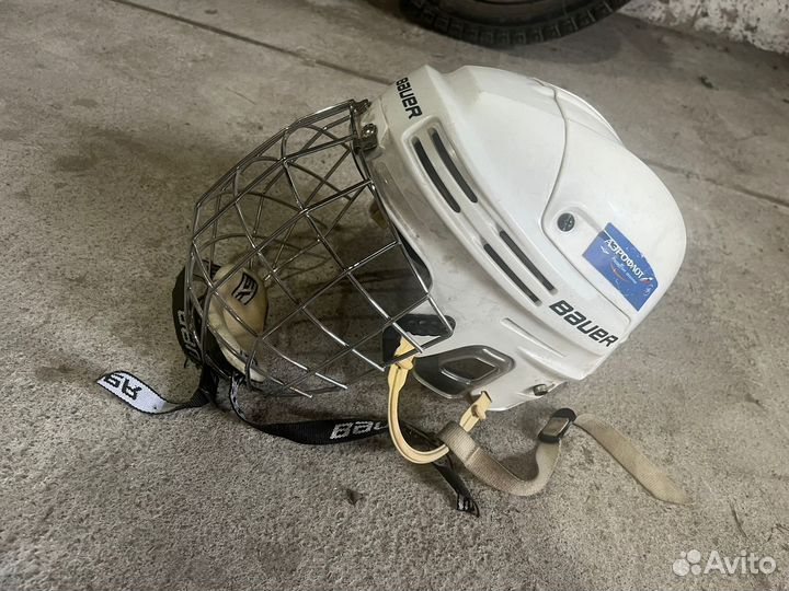 Хоккейный шлем