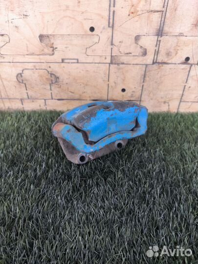 Суппорт передний левый Renault Megan 1