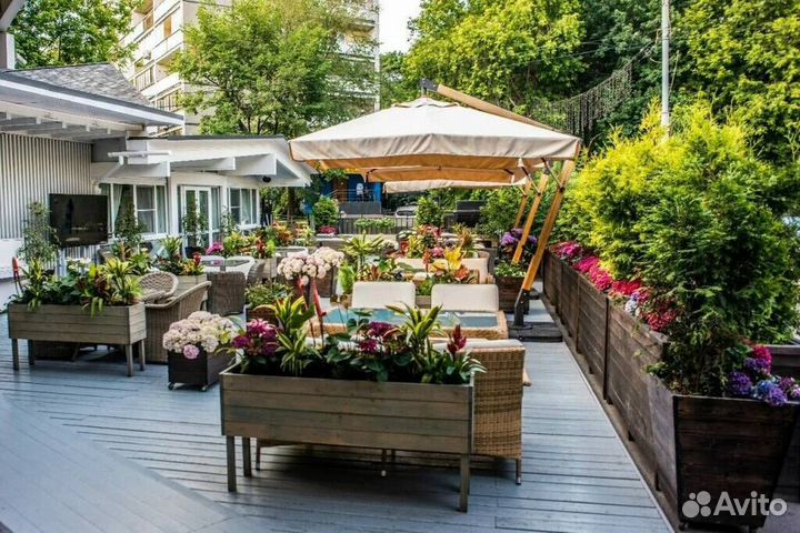 Ветростойкий усиленный уличный зонт для кафе