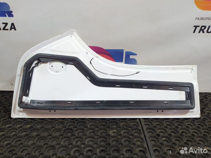 Люк наружного багажного отсека правый