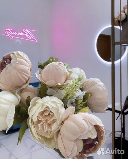 Искусственные пионы и вазы в наличии