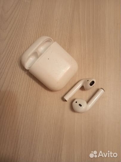 Кейс и Airpods