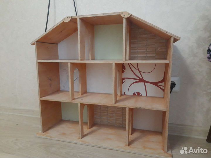Большой кукольный домик