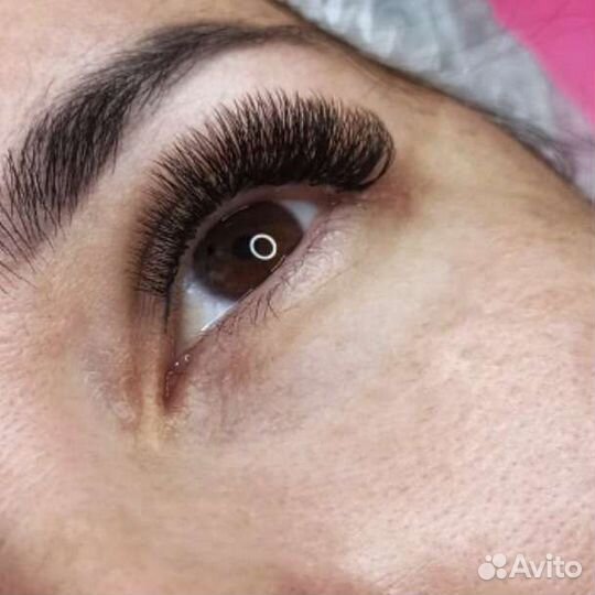 Наращивание ресниц на кресле, оформление бровей