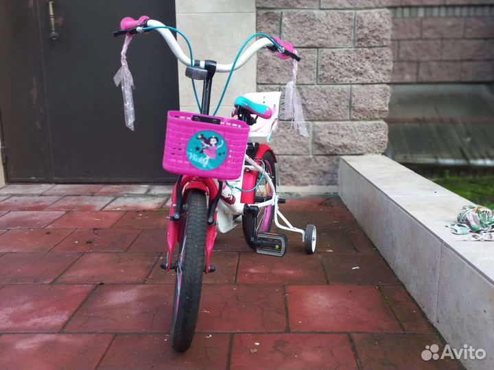 Велосипед четырехколесный для девочки 4-6 лет