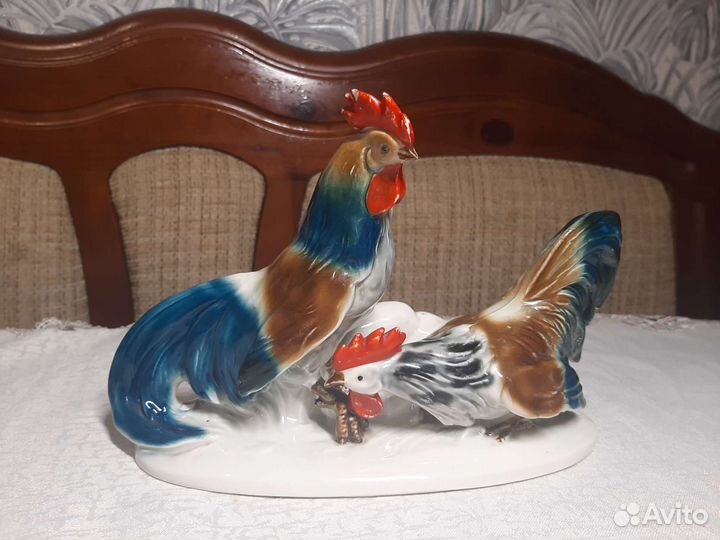 Фарфоровая статуэтка голуби/ петухи гдр фаянс