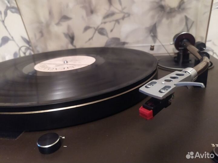 Виниловый проигрыватель и ламповый усилитель