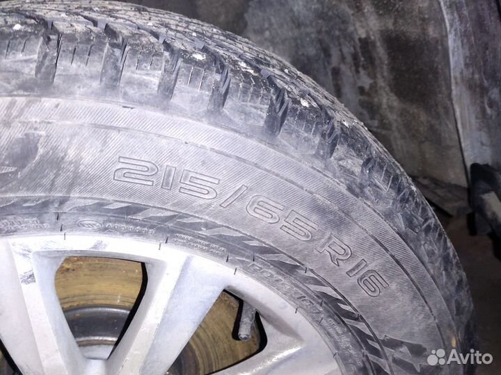 Nokian Tyres Hakkapeliitta 9 SUV 215/65 R16 102T