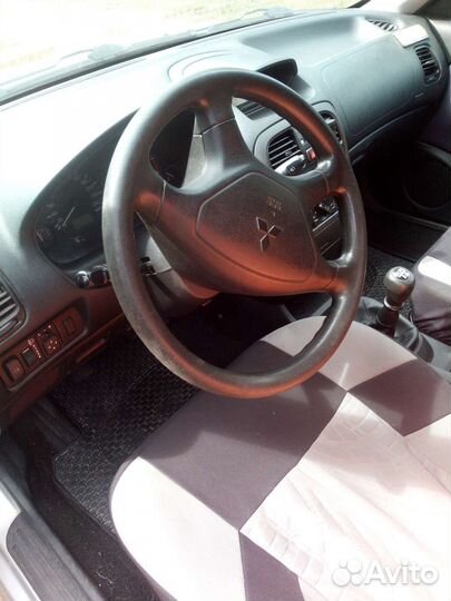 Mitsubishi Carisma 1.3 МТ, 2003, 3 800 км