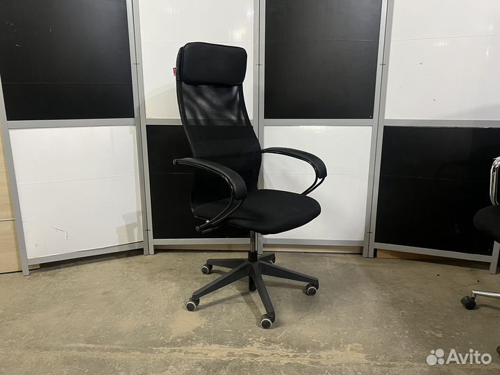 Кресло руководителя с подголовником