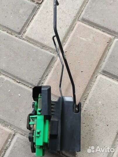 Замок двери левый передний Hyundai Solaris 1