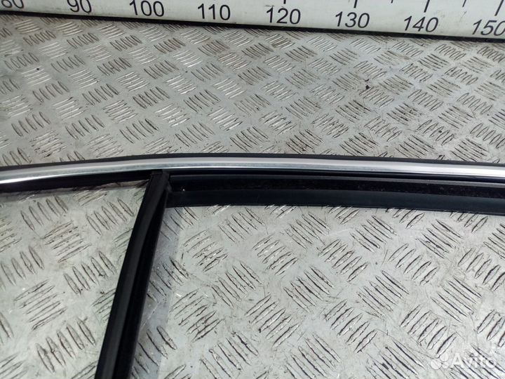 Б/У Уплотнитель стекла двери задней правой#001