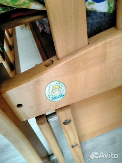 Детская кроватка с продольным маятником