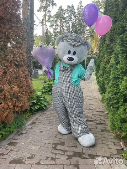 Ростовые куклы,поздравления от Уэнсдей и зайки