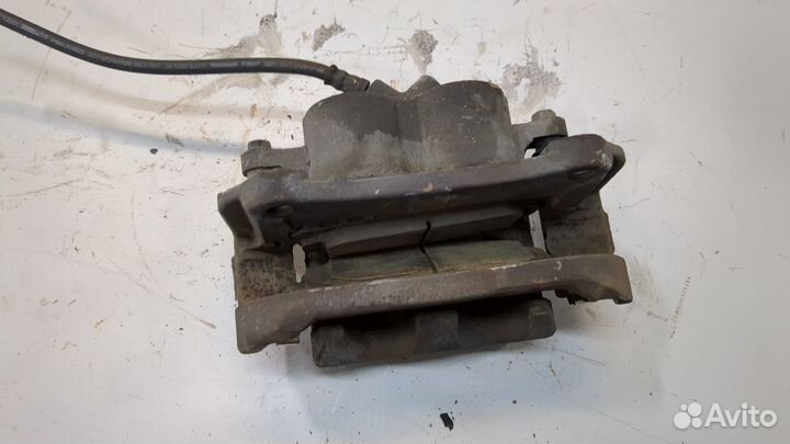 Суппорт левый передний Jeep Cherokee 2013