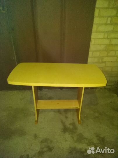 Овальный стол