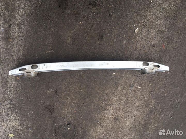 Усилитель заднего бампера Toyota Corolla